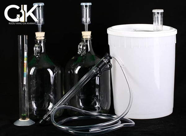 Một vài dụng cụ cần thiết để làm rượu nho tại nhà