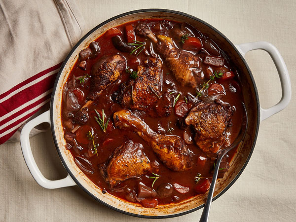 Gà nấu rượu vang Coq au Vin