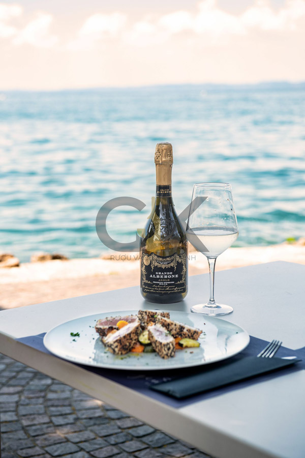 Grande Alberone Asolo Prosecco Superiore rất phù hợp với món hải sản