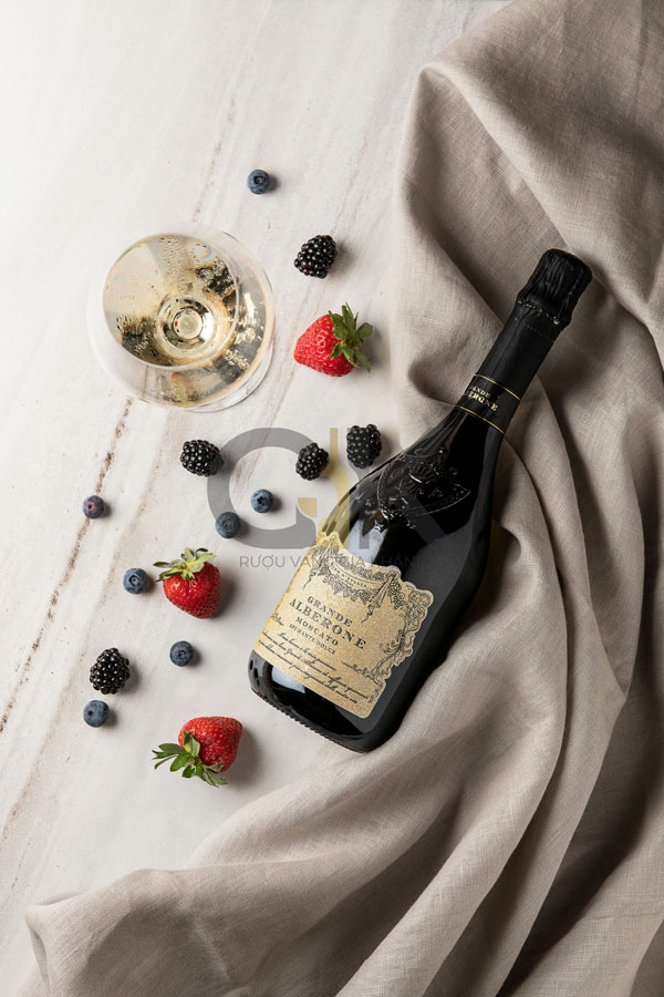 Rượu vang Grande Alberone Moscato rất phù hợp cho khai vị các bữa tiệc, lễ hội