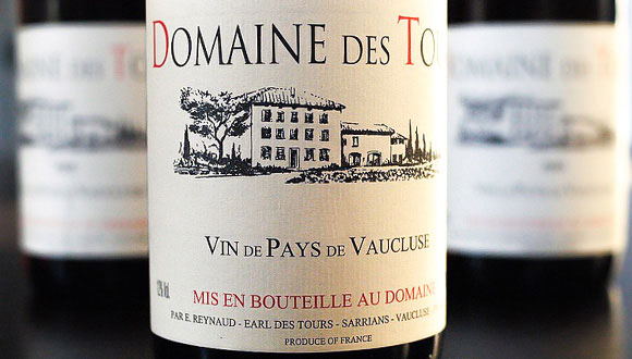Nhãn Vin de Pays trên vỏ chai rượu vang Pháp