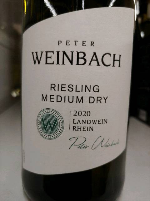 Riesling Medium Dry của Peter Weinbach có vị khô