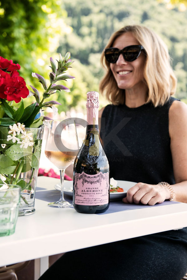 Grande Alberone Prosecco Rose là một biểu tượng của sự nữ tính