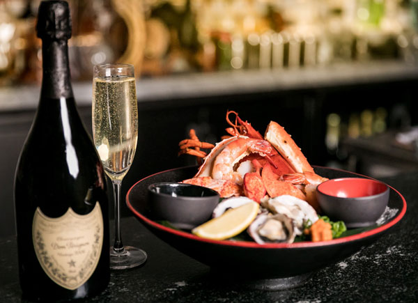 Vang sủi bọt như Champagne phù hợp với hầu hết các loại hải sản