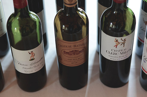 Vỏ các chai rượu Fine Wine hầu hết đều có màu xanh