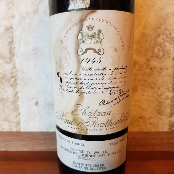 Chateau Mouton-Rothschild 1945, một trong những chai rượu vang Pháp đắt nhất