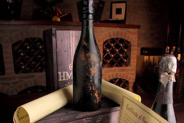 Chai rượu HeidSieck Diamant Bleu 1907