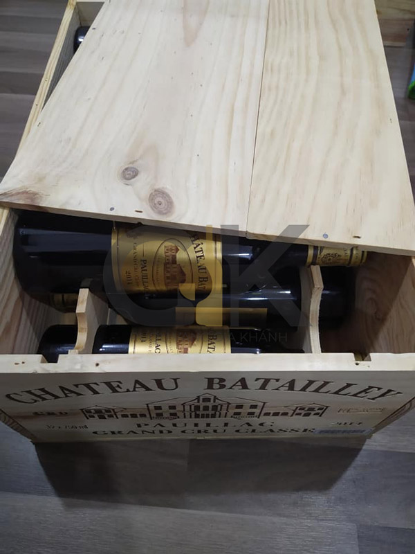 1 thùng rượu vang hảo hạng Chateau Batailley được nhiều người săn đón mua về tích trữ